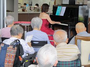 23.6piano3.JPG